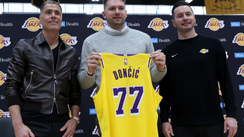 Angry Mavericks Fans Bail After Luka Trade: Team Now Handing