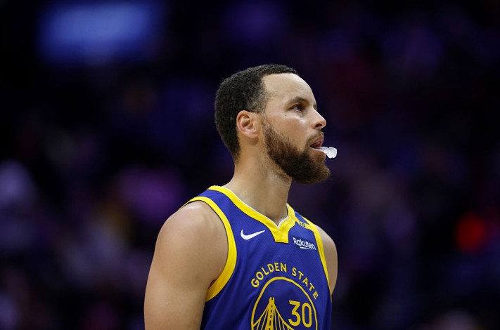 Stephen Curry Passes Jerry West in NBA's All-Time NBA Scoring