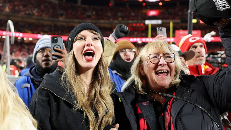 Taylor Swift, Donna Kelce