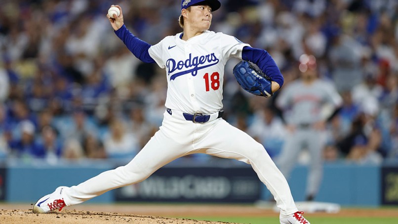 Dodgers Overcome Early Error, Beat Reds to Advance in NL
