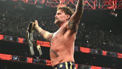 CM Punk Retains His World Heavyweight Championship