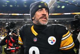 Aaron Rodgers Re-Signs With Steelers, Becomes NFL’s Oldest Active Quarterback