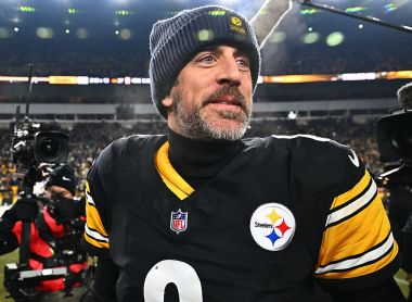 Aaron Rodgers Re-Signs With Steelers, Becomes NFL’s Oldest Active Quarterback