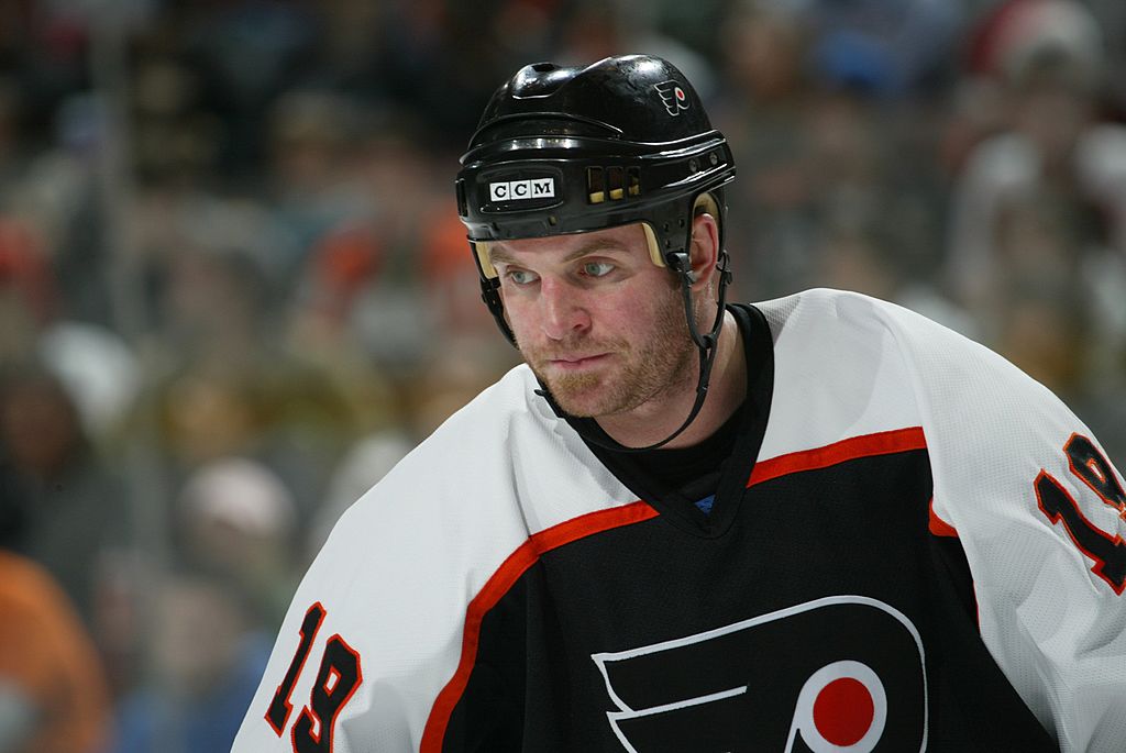 Hockey World Pays Tribute to Former NHL Veteran