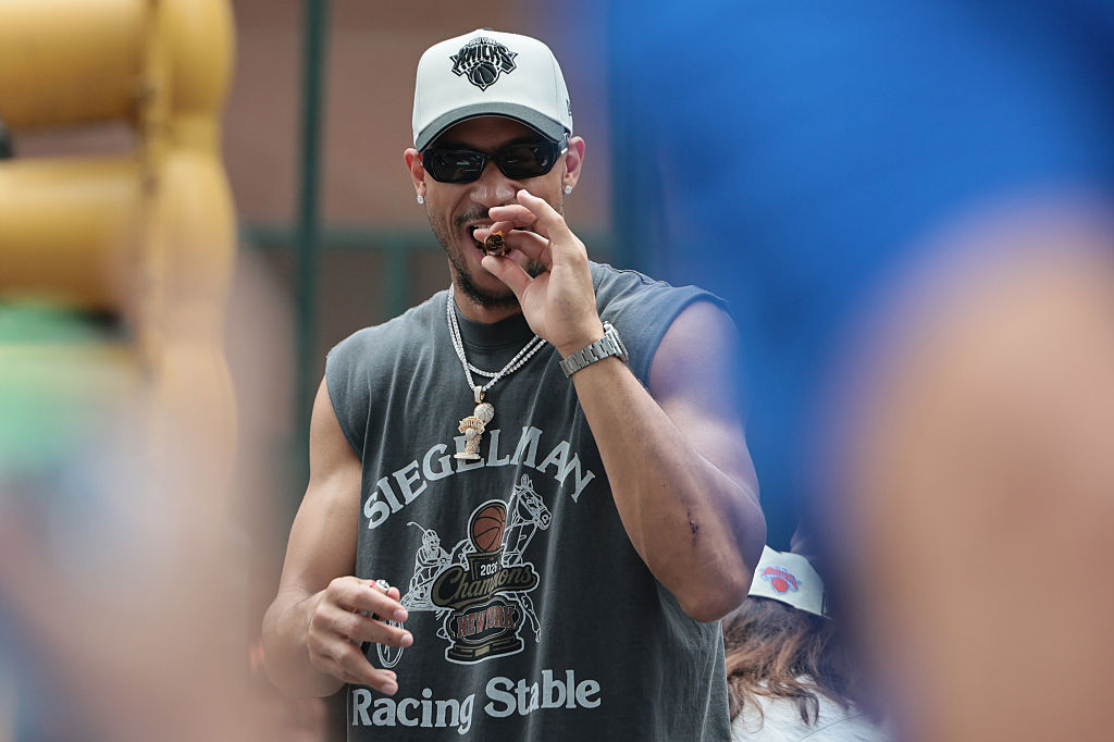 Josh Hart Goes Viral for Cheeky Knicks Parade Celebration With Spouse Shannon
