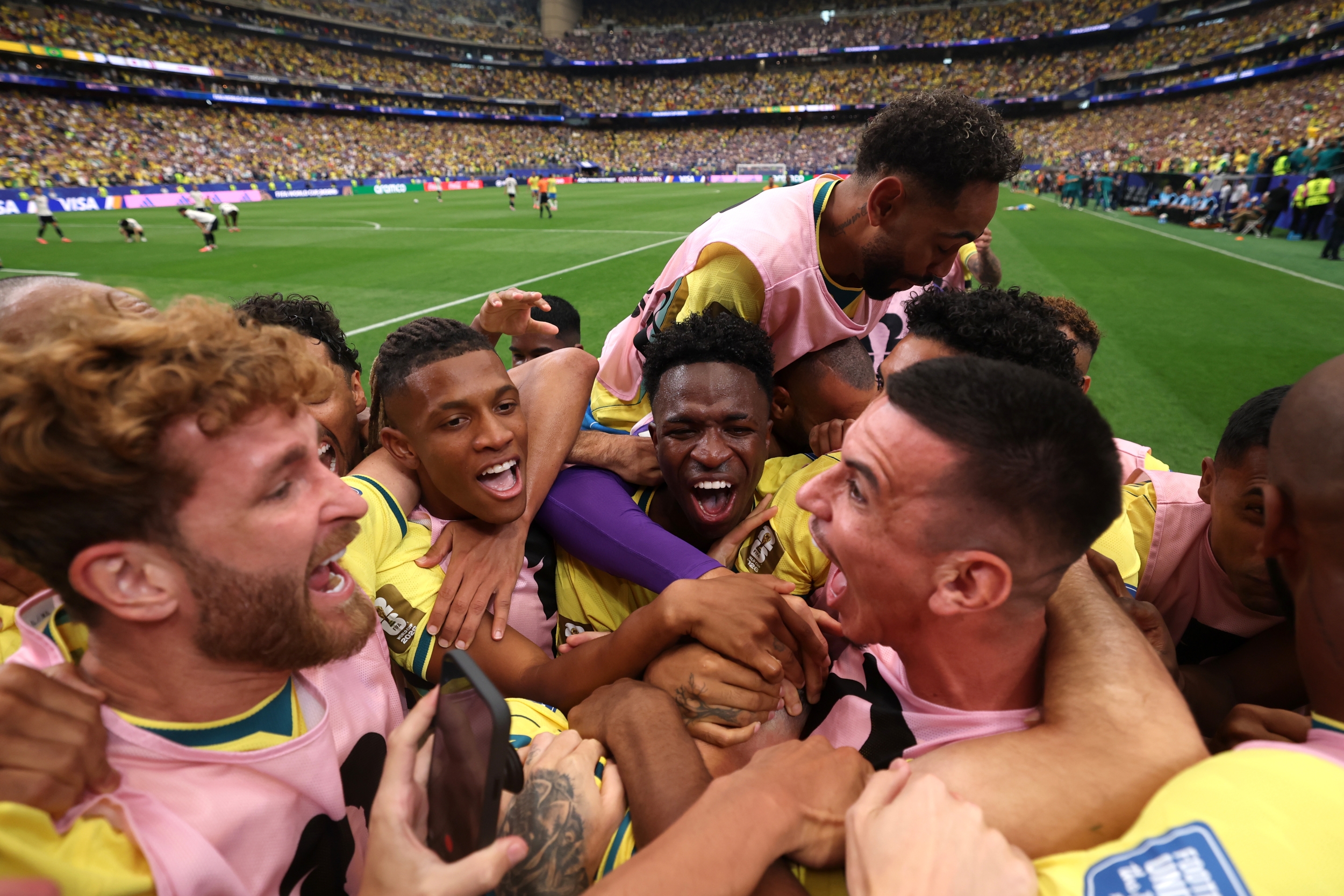 Gabriel Martinelli’s 96th-Minute Winner Sends Selecao Into FIFA World Cup Round of 16
