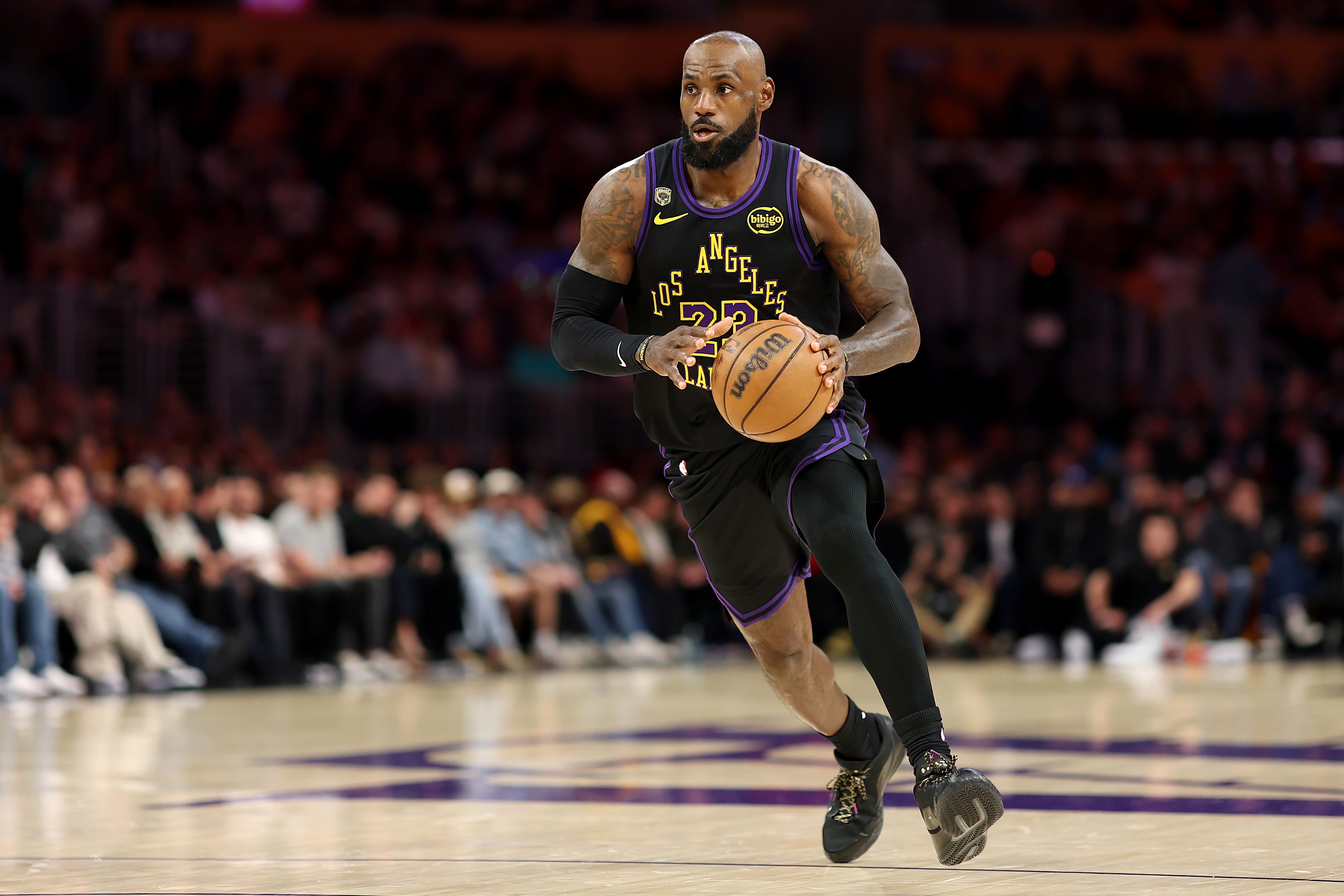 Lakers Stay Favorites as Warriors Emerge Forward of NBA Free Company