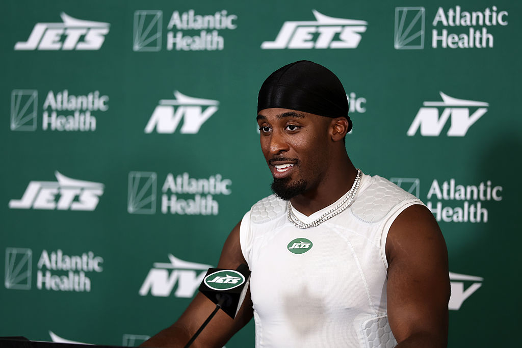 Jets RB Breece Hall Suffers Groin Injury Throughout Follow, Set for Additional Exams