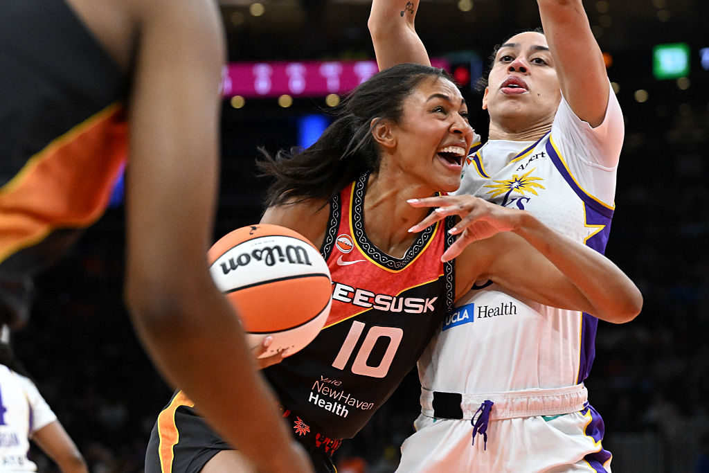 Olivia Nelson-Ododa Scores 18 as Connecticut Sun Beat Sparks 85-77 in Boston