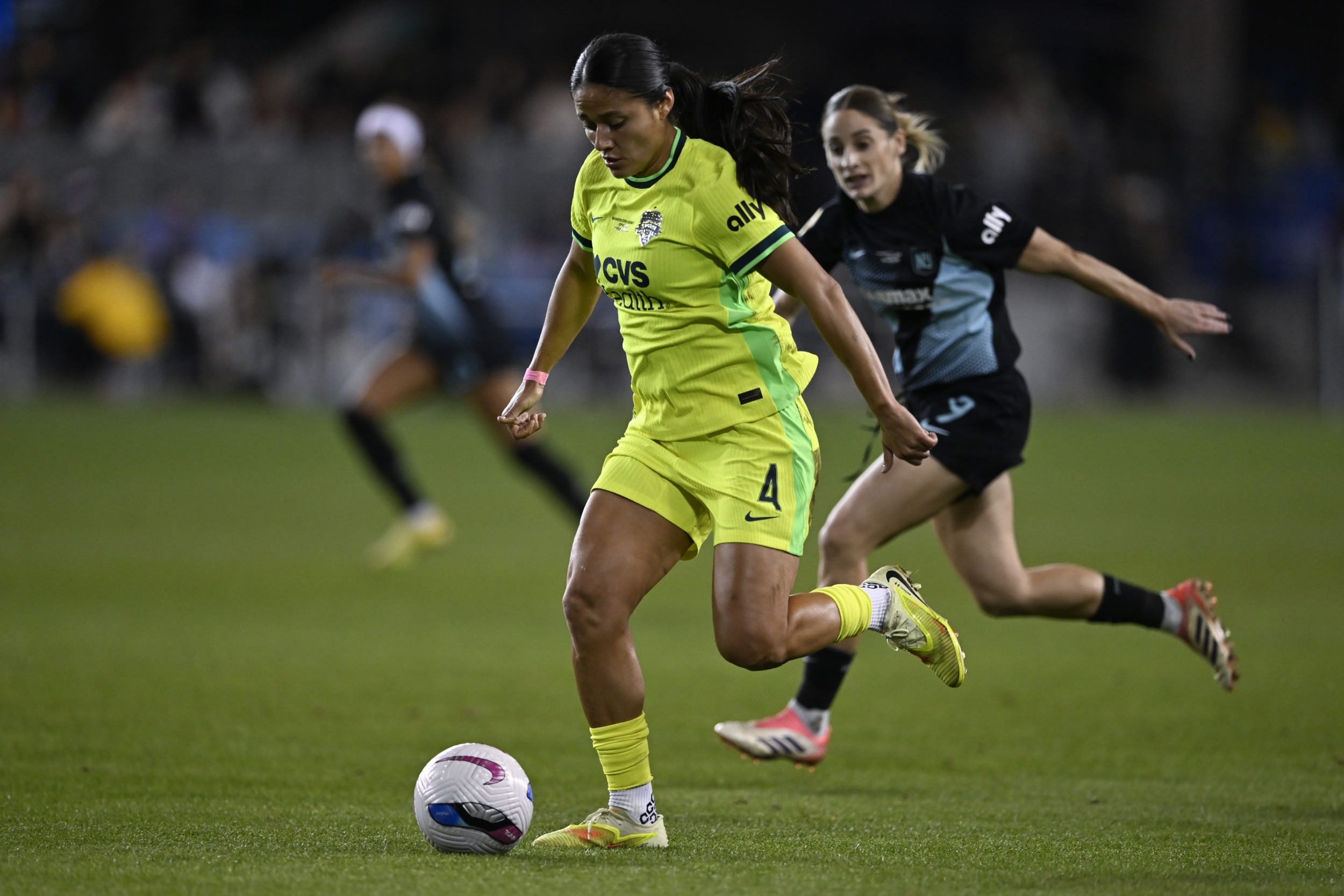 Manchester United Ladies Signal Mexico Captain Rebeca Bernal From Washington Spirit