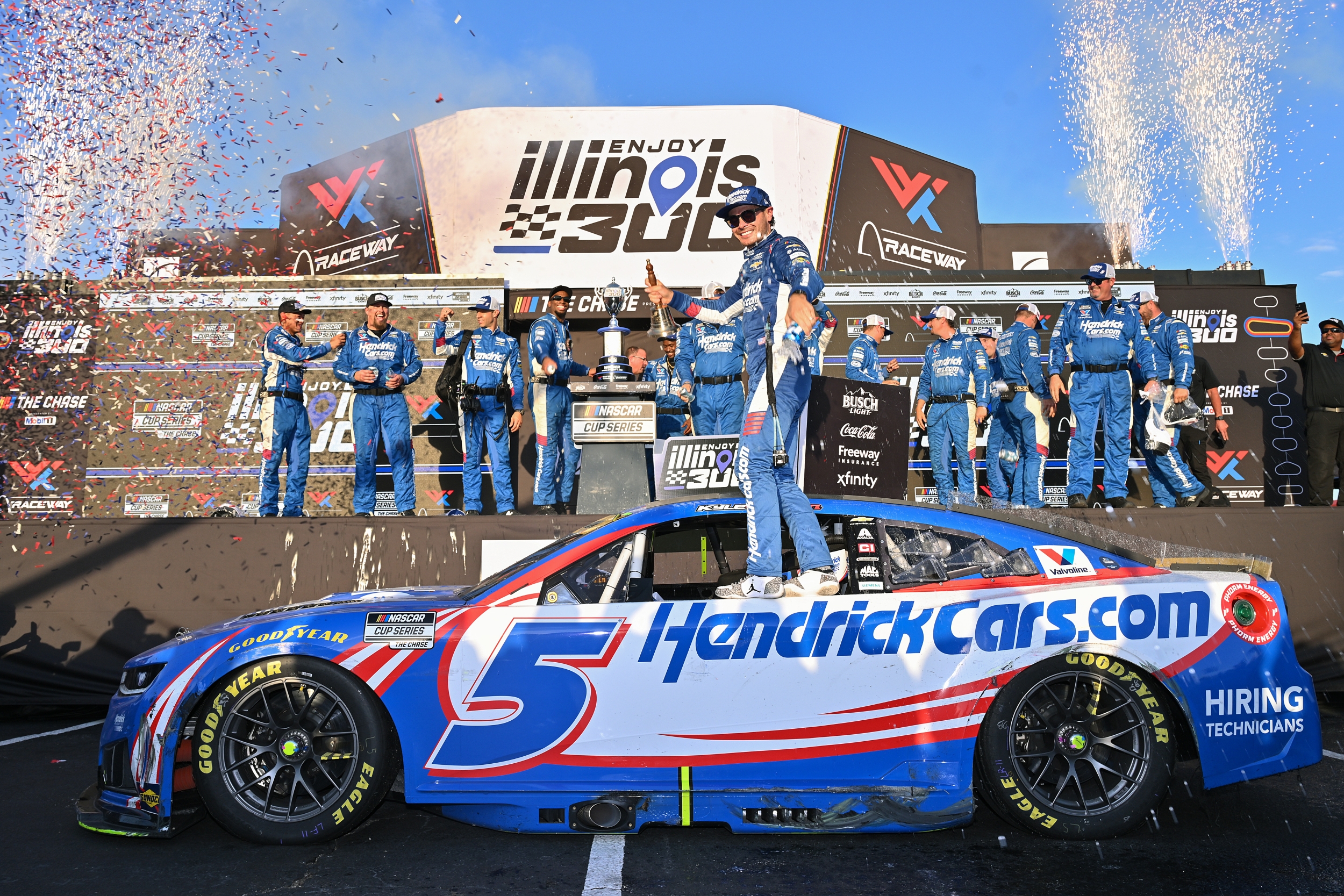 Kyle Larson Breaks 51-Race Winless Drought at Gateway, Surges to Second in NASCAR’s Postseason Chase