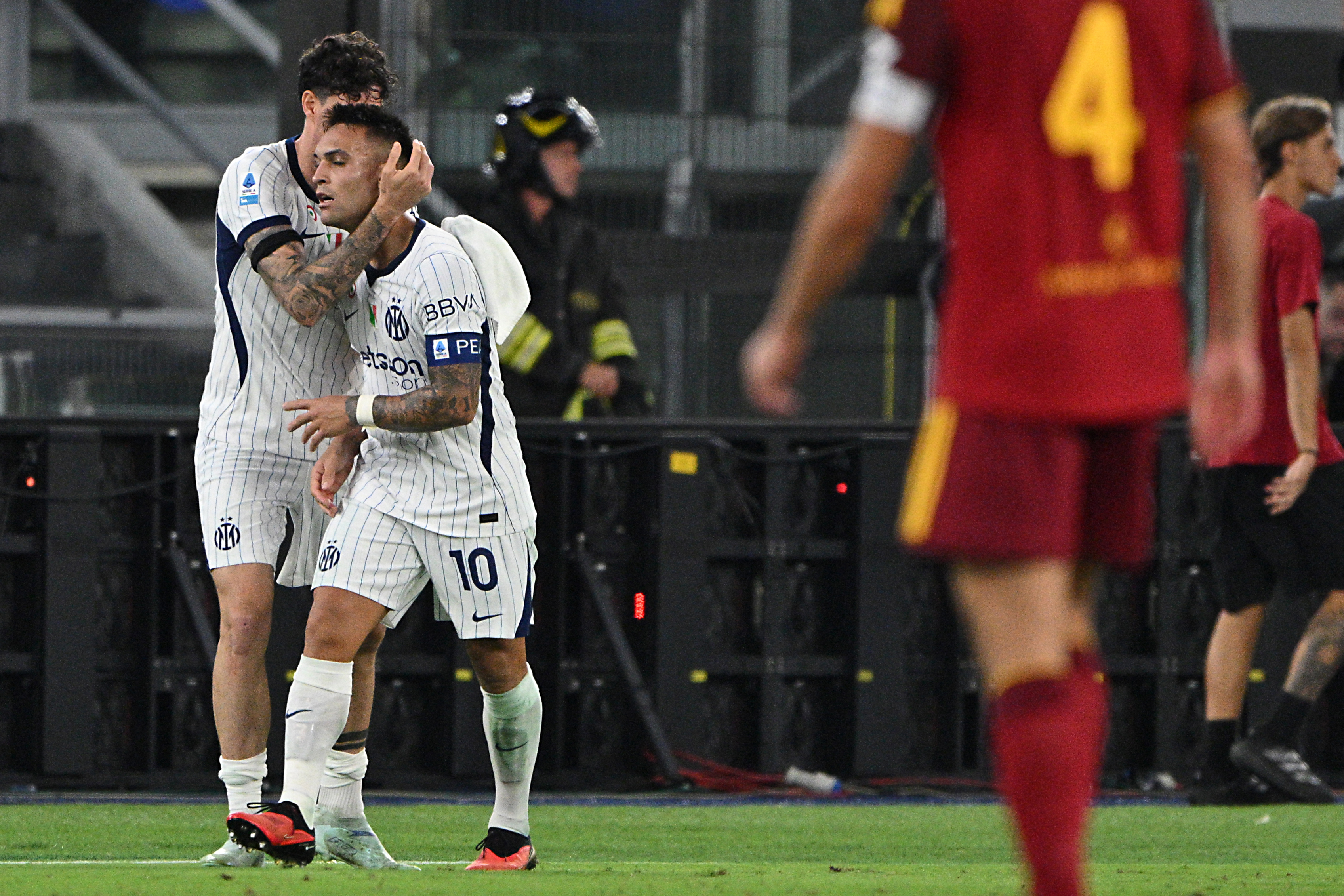 Lautaro Martinez Scores Twice as Inter Milan Rallies From Two Down to Draw Roma 2-2
