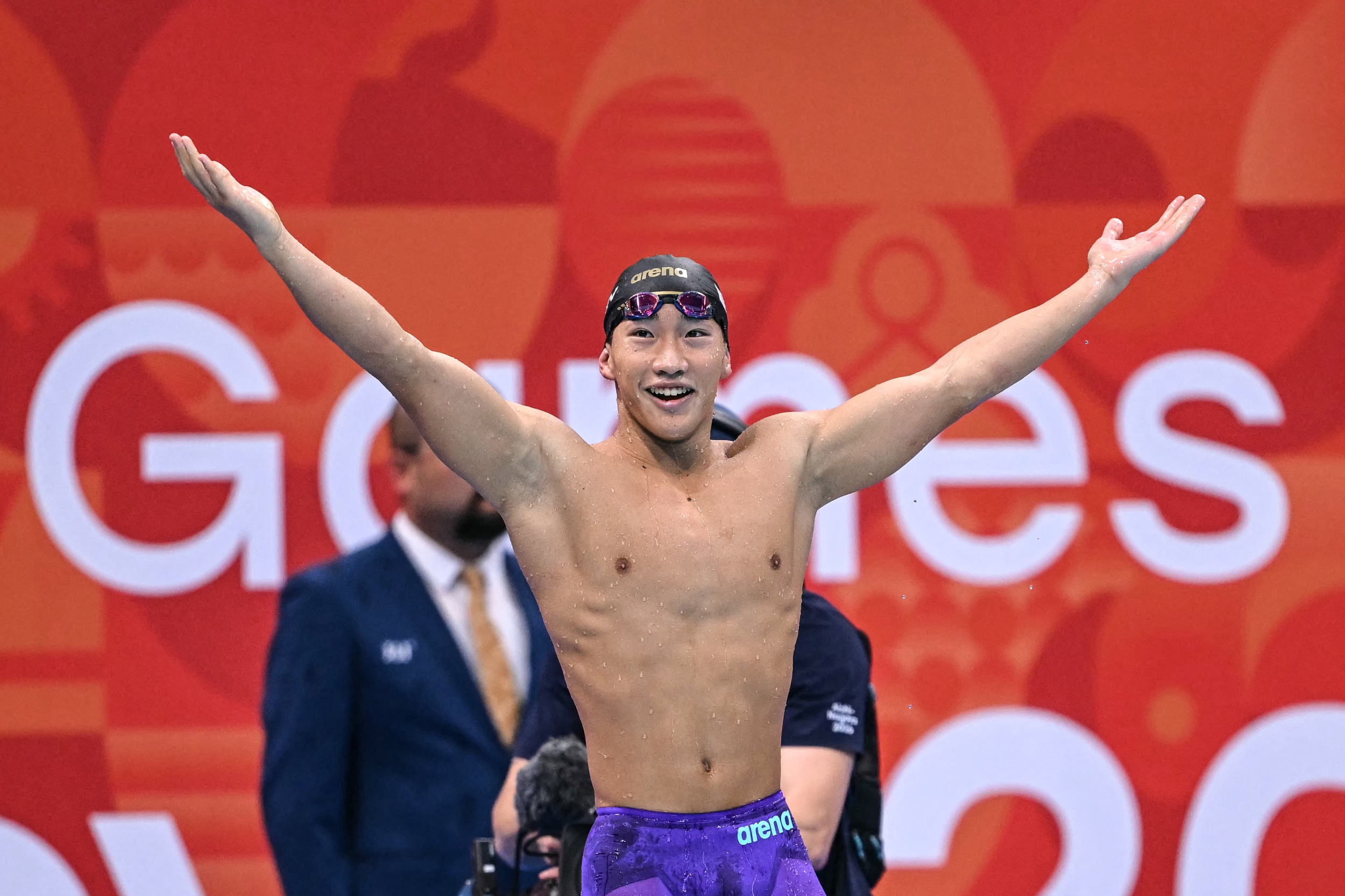 17-12 months-Previous Shin Ohashi Breaks 200m Breaststroke World Report, Turns into First Man Underneath 2:05
