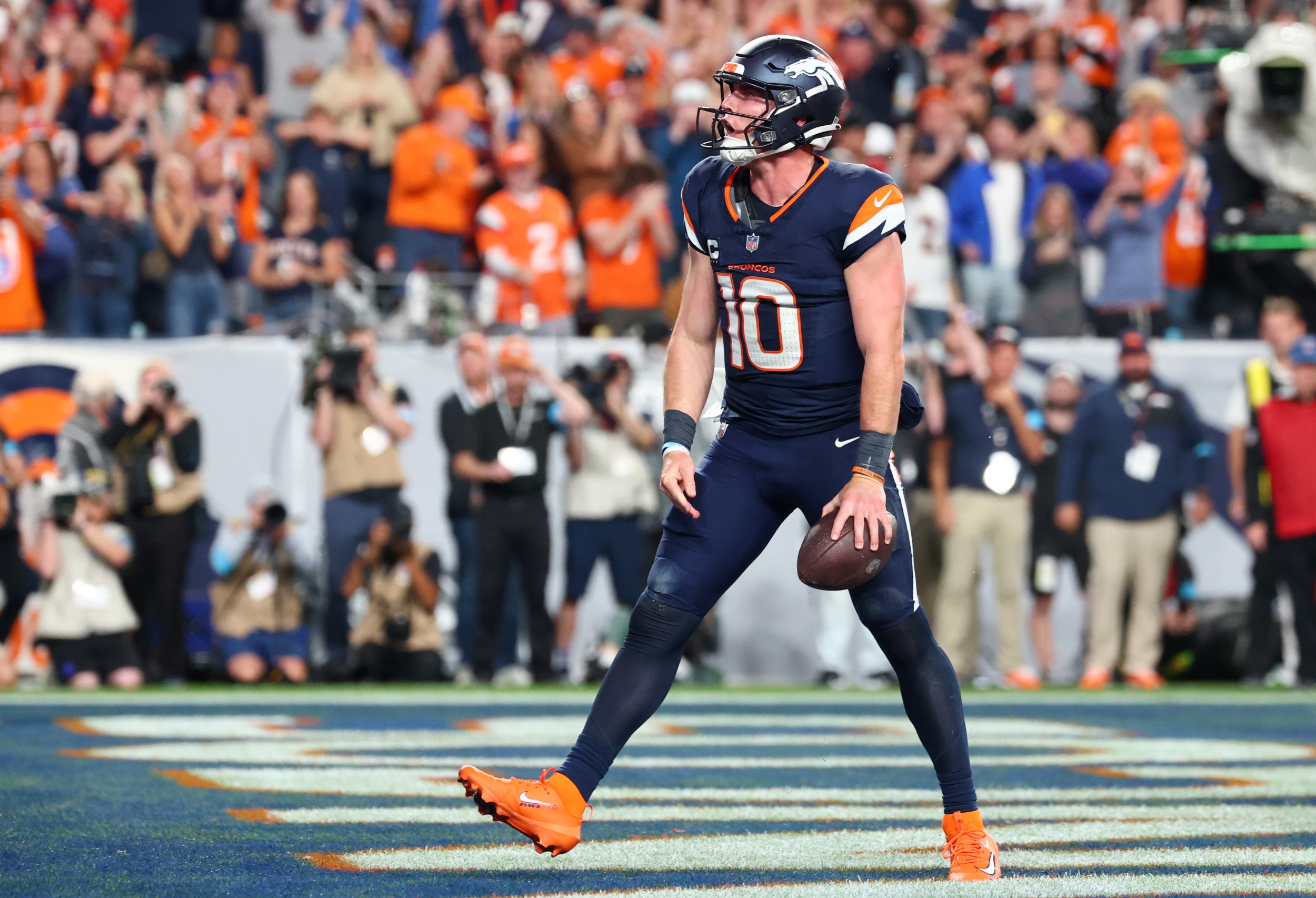 Bo Nix’s Late QB Sneak Caps Broncos’ Comeback in 30-26 SNF Win Over Rams