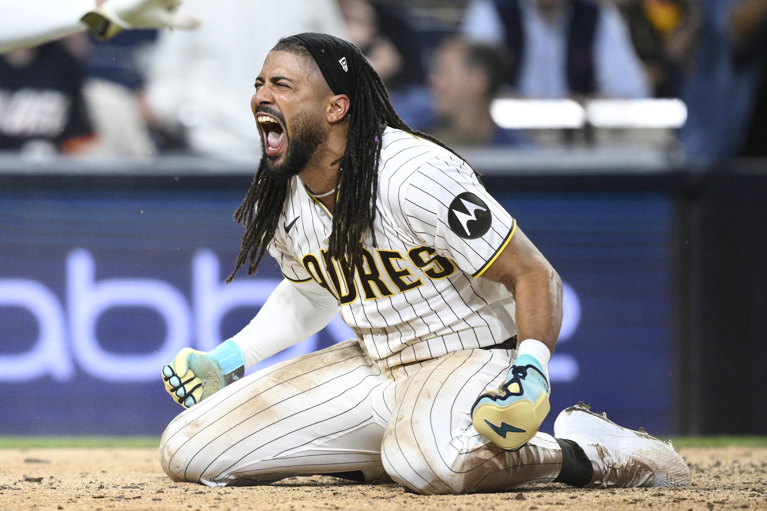 Michael King Carries No-Hit Bid into seventh as Padres Rout Cubs 8-0 in Wild Card Opener