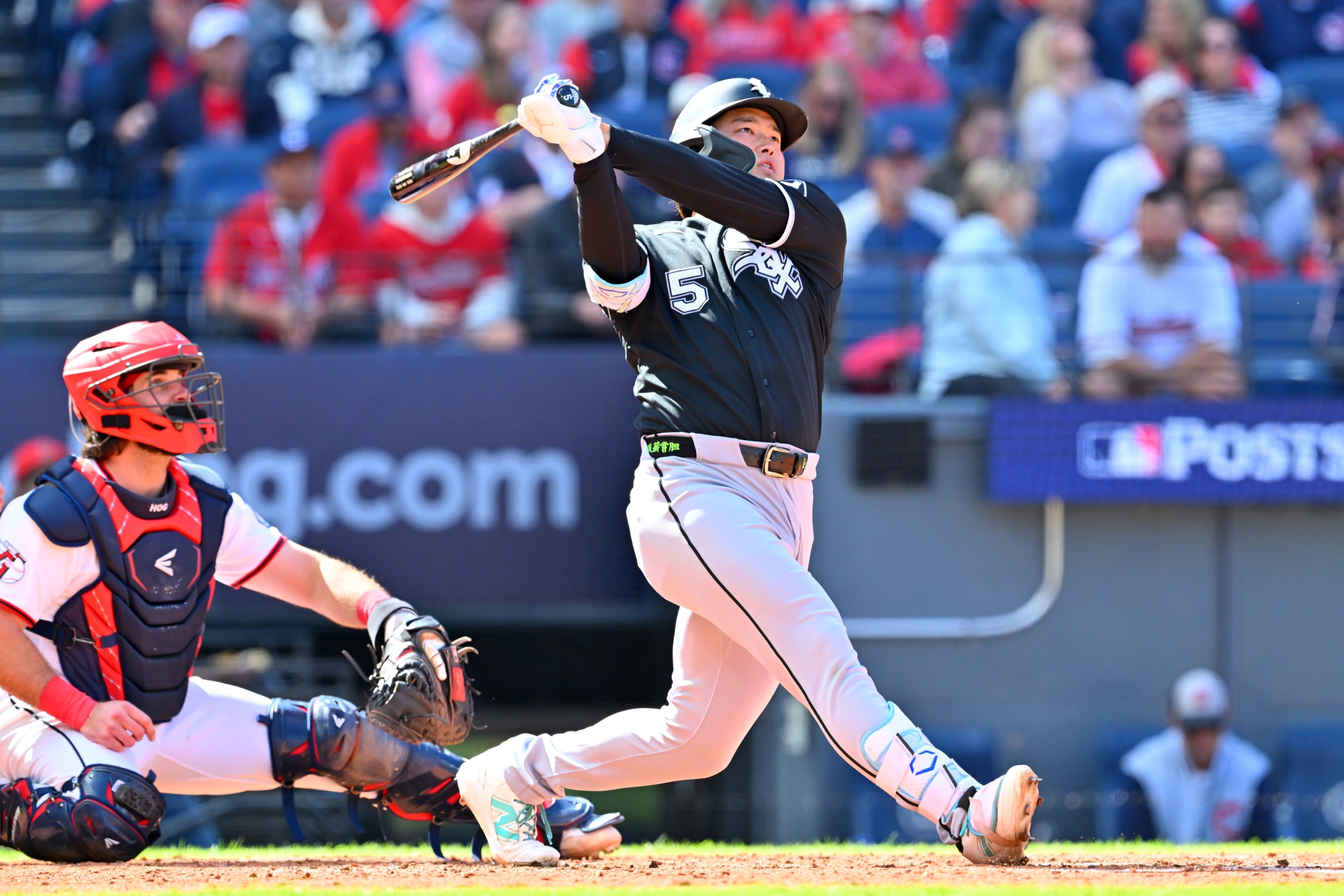 White Sox Beat Guardians 3-0 in ALDS Game 1 as Murakami Homers, Taylor Earns 4-Inning Save