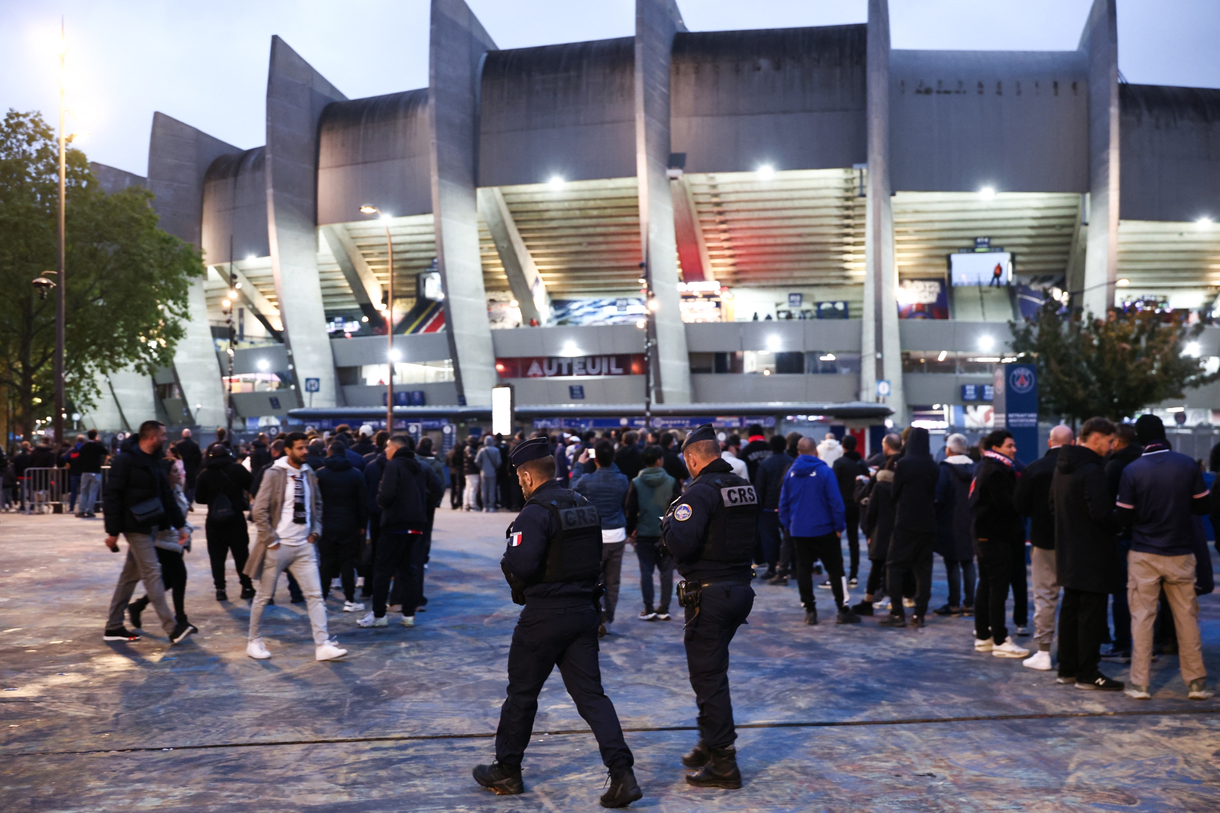 PSG-Lyon moved to Monday after Paris police order bans Sunday match