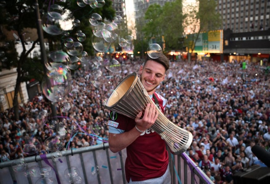 FBL-EUR-C4-WEST HAM-PARADE