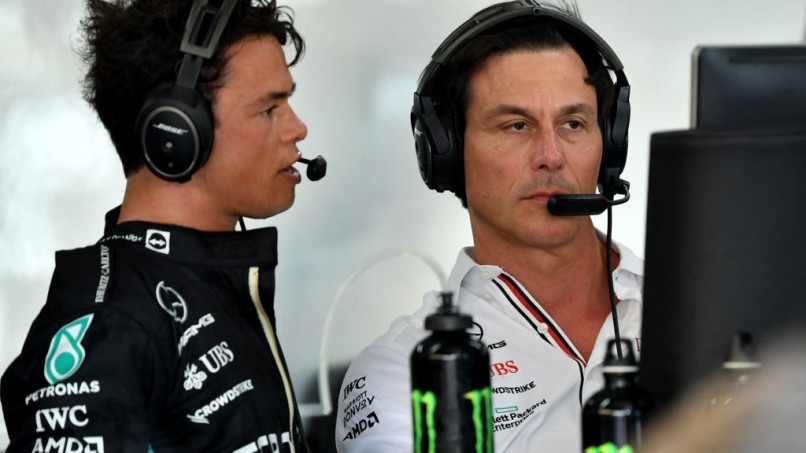 Nyck de Vries and Toto Wolff - AUTO-PRIX-FRA