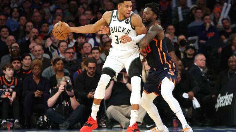 Milwaukee Bucks v New York Knicks