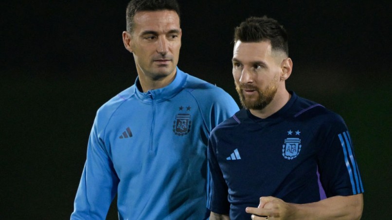 Lionel Scaloni and Lionel Messi - FBL-WC-2022-TRAINING-ARG