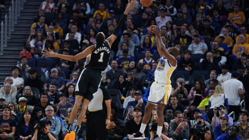 TOPSHOT-BASKET-NBA-SPURS-WARRIORS